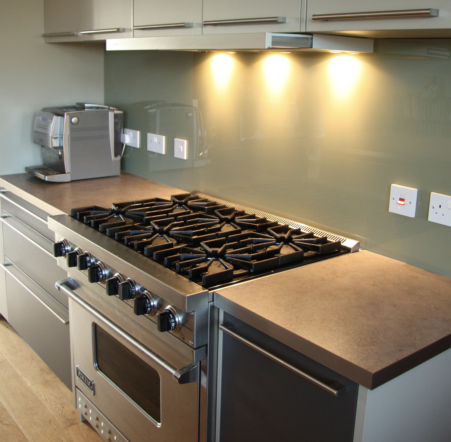 Image of Splashback sockets in a blog post by forthefloorandmore.com