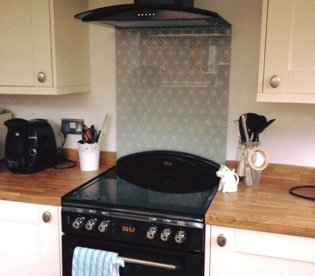 Image of Austaar printed glass splashback customer photo shown on the testimonial page Loved By You at forthefloorandmore.com
