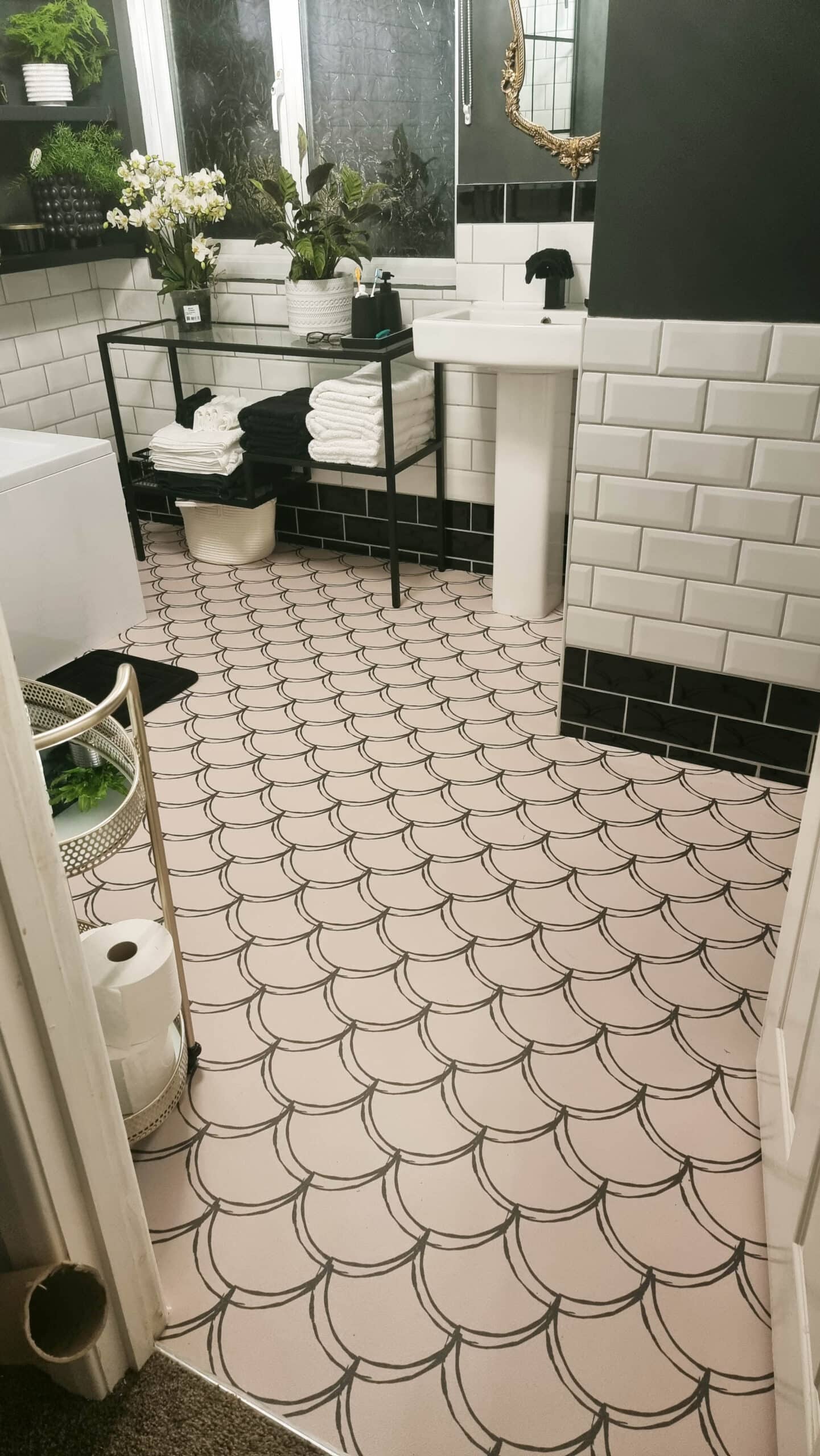 Livia Calico patterned vinyl flooring in a customer bathroom